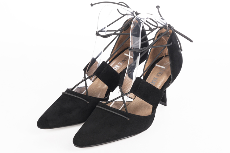 Chaussure femme à brides noir mat | Chaussure côtés ouverts bride lacet